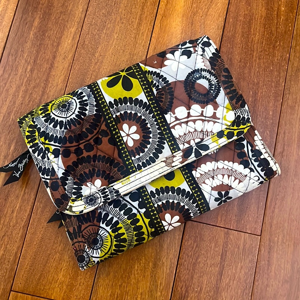 Vera Bradley - tri fold cosmetic bag 💛 BRAND NEW
